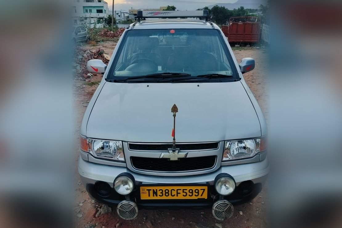 Chevrolet Tavera TN38CF5997 rental in Theni
